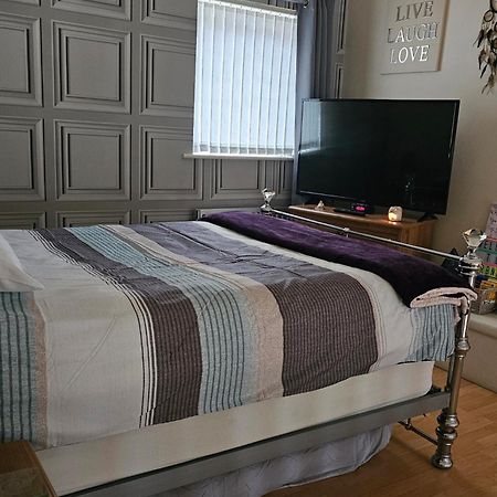 Open Planned Apartment Бёкенхэд Экстерьер фото